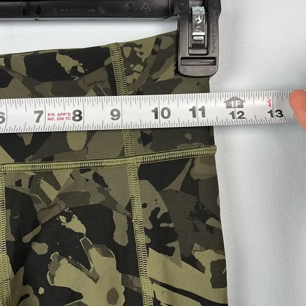 Lululemon Athletica Tight Stuff Camo Cropped Leggings size 2